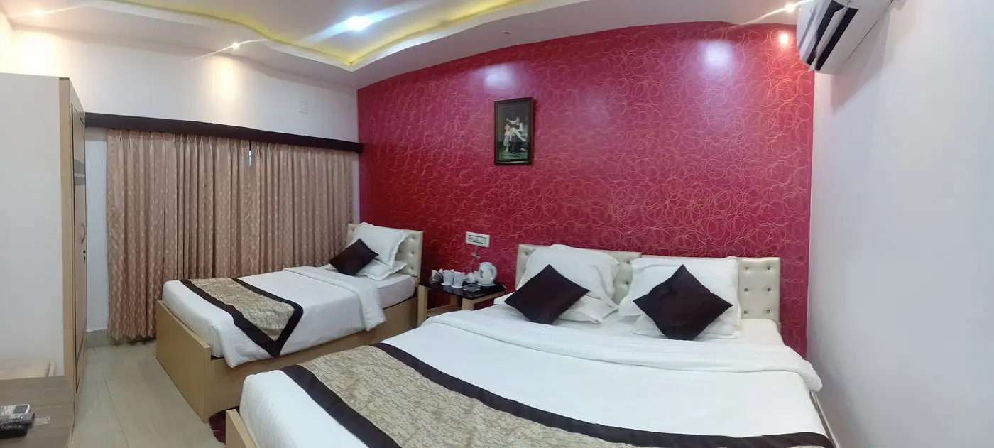 Bougainvilleas on Lombard Street,  San Francisco, Tokyo